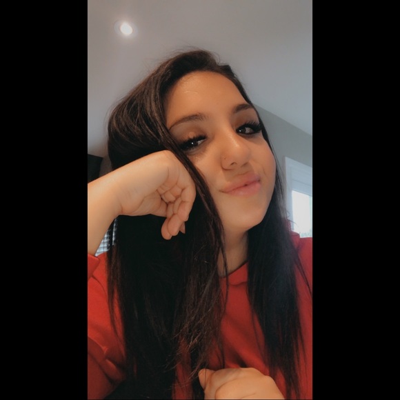 Meet your Posher, Emily - Picture 1 of 1